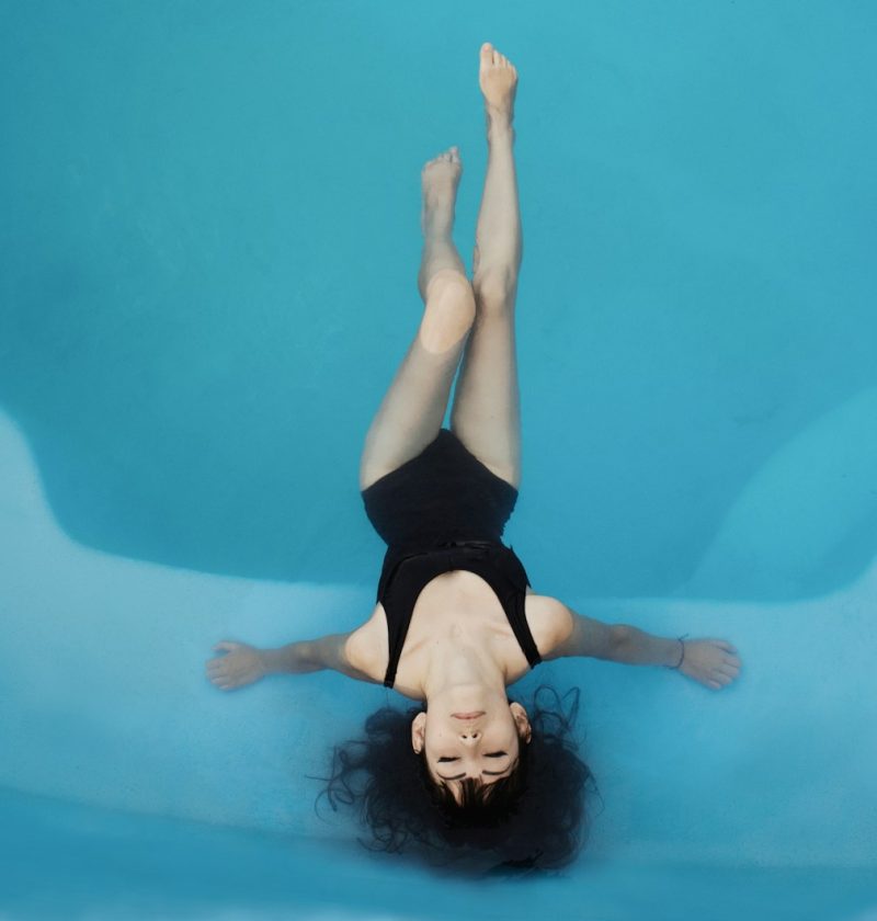 Opter pour une piscine sans liner : avantages et particularités