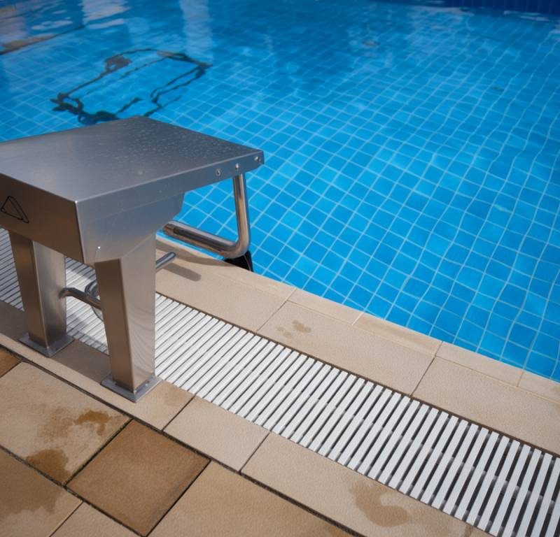 Utiliser le béton drainant pour les plages de piscine : esthétique, sécurité et durabilité