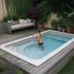 Pergola bois contre mur : comment la concevoir, la fixer et l’intégrer à une terrasse avec piscine